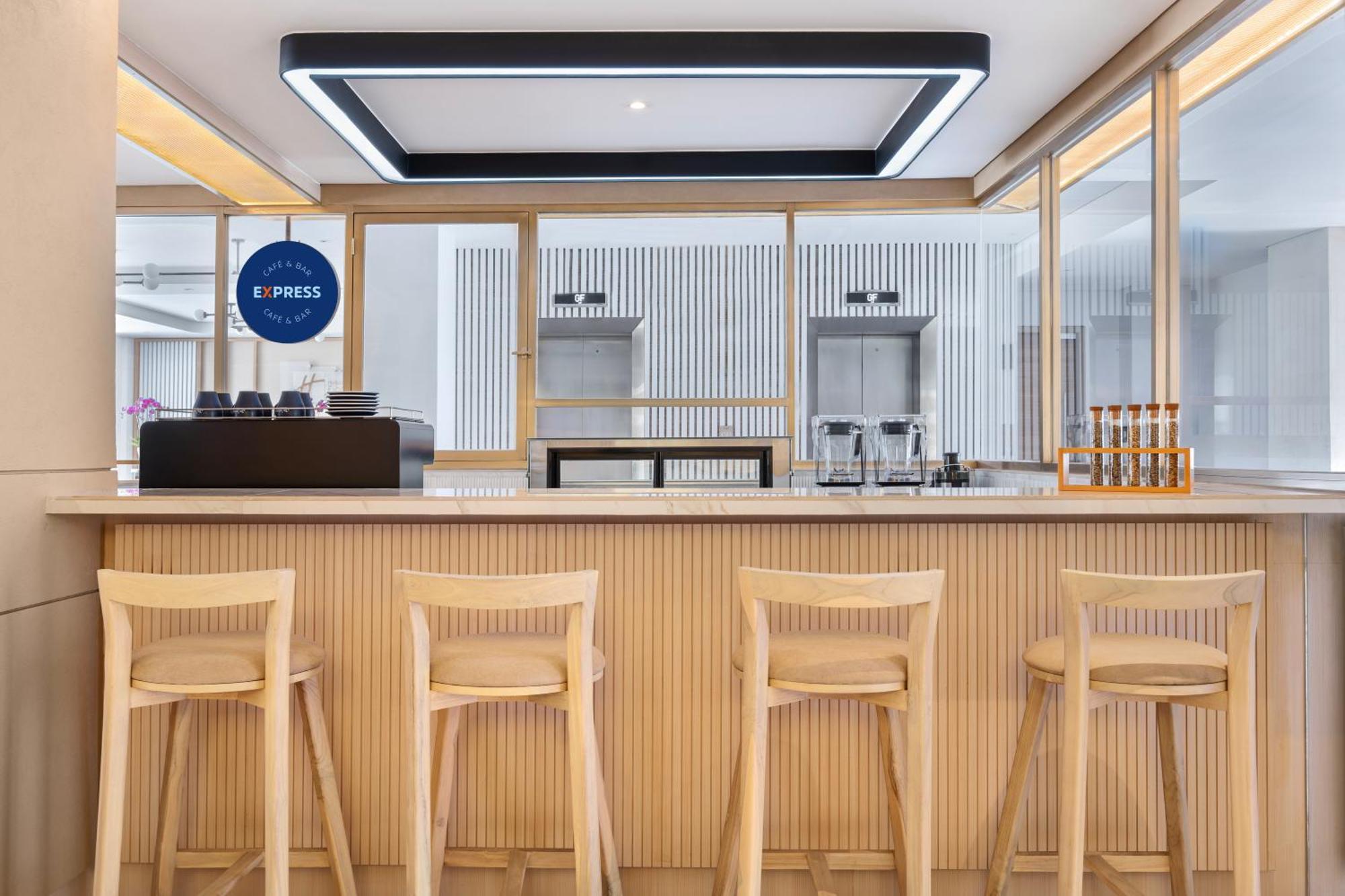 Holiday Inn Express Bali Sunset Road By Ihg Kuta Lombok Eksteriør billede