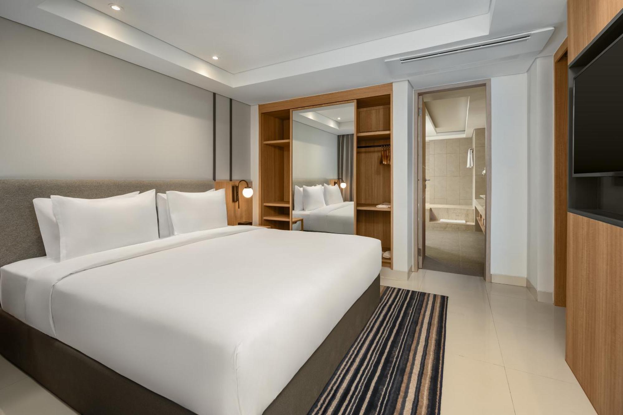 Holiday Inn Express Bali Sunset Road By Ihg Kuta Lombok Eksteriør billede