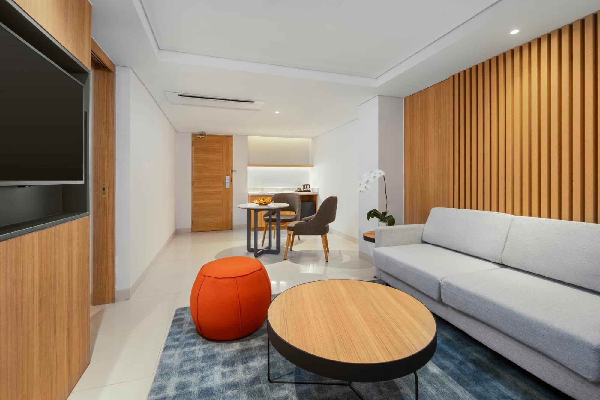 Holiday Inn Express Bali Sunset Road By Ihg Kuta Lombok Eksteriør billede