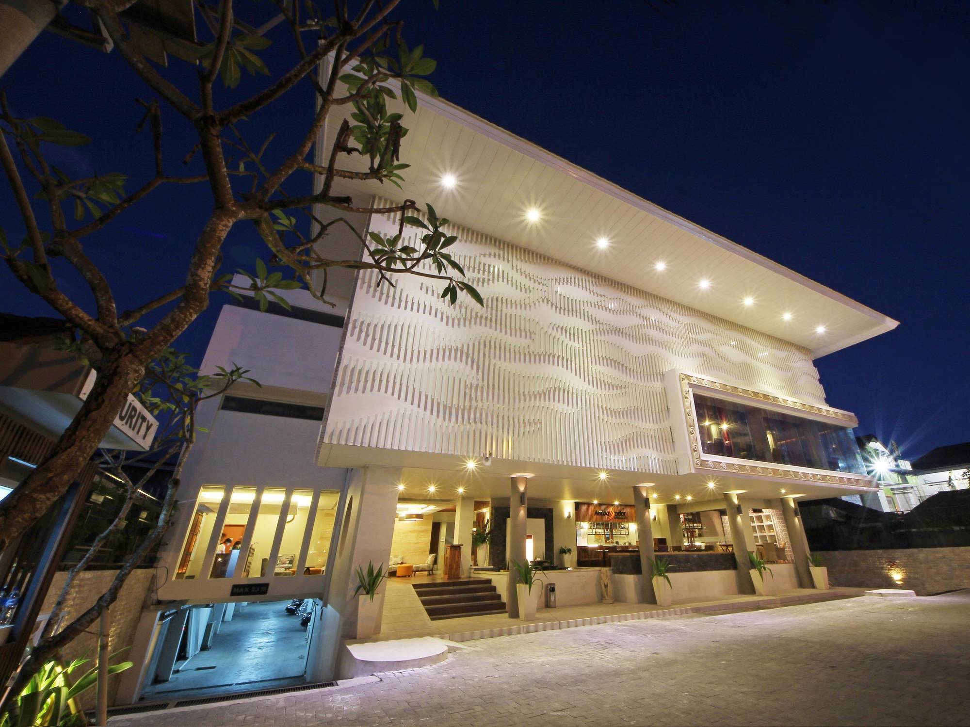 Holiday Inn Express Bali Sunset Road By Ihg Kuta Lombok Eksteriør billede